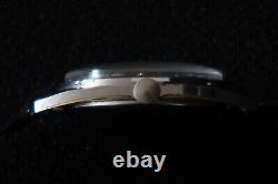 Genivere Calendar Watch 17 Jewel Chrome & Grey Dial Swiss Made Vintage Classic