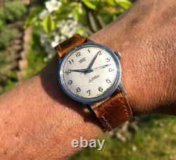 Mens vintage Smiths Everest I204 watch from 1964