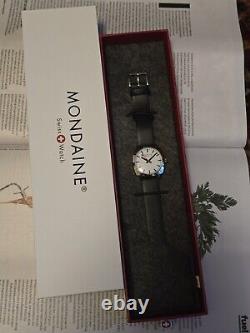 Mondaine Petite Cushion Black 31 MM MSL. 31110. LBV