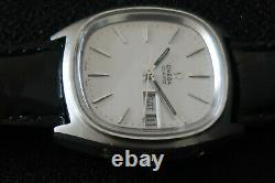 Omega 1310 Quartz Wrist Watch Silver Grey Dial Stainless Steel Case Vintage 1976