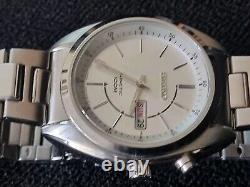 Seiko 5m63 0ak0 Kinetic Watch Silver Grey And Chrome Dial Stainless Steel Strap