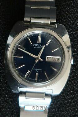 Seiko 7009-7090 Watch Automatic 19 Jewels Blue And Chrome Dial Stainless Strap