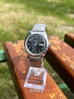 Vintage Soviet Collectible Raketa Watch Mechanical Wristwatch Made In USSR 1980s