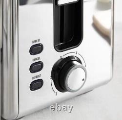 Élégante bouilloire électrique en acier inoxydable moderne de 1,7 L et grille-pain assorti à 4 fentes.