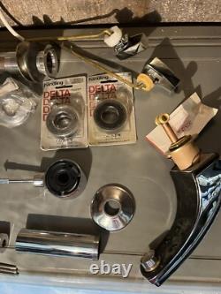 Lot en chrome/acier inoxydable Delta