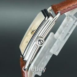 MONTRE HOMME BURBERRY BU1202 Carrée avec petite seconde Nouvelle Sangle État Neuf en Boîte
