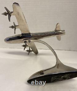 Modèle vintage d'avion en chrome/acier inoxydable