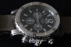 Montre Seiko V175-0ch0 chronographe solaire gris et chrome avec bracelet en toile à motif gaufre
