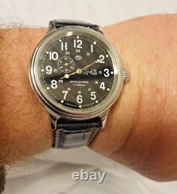 Montre automatique rétro aviateur Vostok K-43 Kirova noire analogique au poignet
