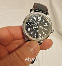 Montre automatique rétro aviateur Vostok K-43 Kirova noire analogique au poignet