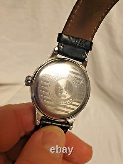 Montre automatique rétro aviateur Vostok K-43 Kirova noire analogique au poignet