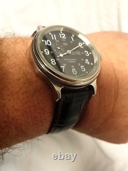 Montre automatique rétro aviateur Vostok K-43 Kirova noire analogique au poignet