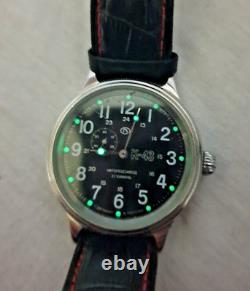 Montre automatique rétro aviateur Vostok K-43 Kirova noire analogique au poignet