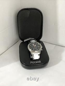 Montre bracelet chronographe pour homme Pulsar avec cadran noir, date et bracelet en acier inoxydable PF8363X1