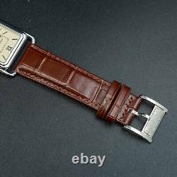 Montre pour homme Burberry BU1202 forme tank petite seconde carrée argentée