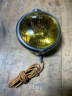 Nos 1946 1947 Deluxe Chrome Stainless Steel Fog Lamp Amber Lens Model 75 
<br/>	  would translate to: 
<br/> 
Nos 1946 1947 Deluxe Chrome Acier Inoxydable Lampe Anti-Brouillard avec Lentille Ambre Modèle 75