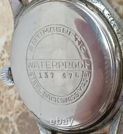 WW2 Acier Actua Officiers Montre-bracelet militaire à 17 rubis avec secondes au centre, 1944