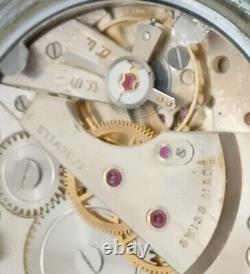 WW2 Acier Actua Officiers Montre-bracelet militaire à 17 rubis avec secondes au centre, 1944