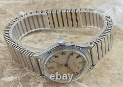 WW2 Acier Actua Officiers Montre-bracelet militaire à 17 rubis avec secondes au centre, 1944